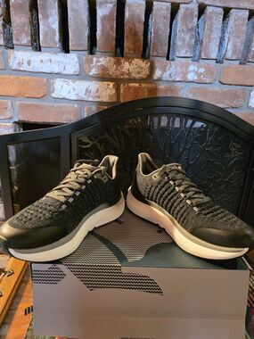 Rabbit Dream Chaser Mens 9.5 Black Running Shoes RMSDC-1 Knit Trainer NIB